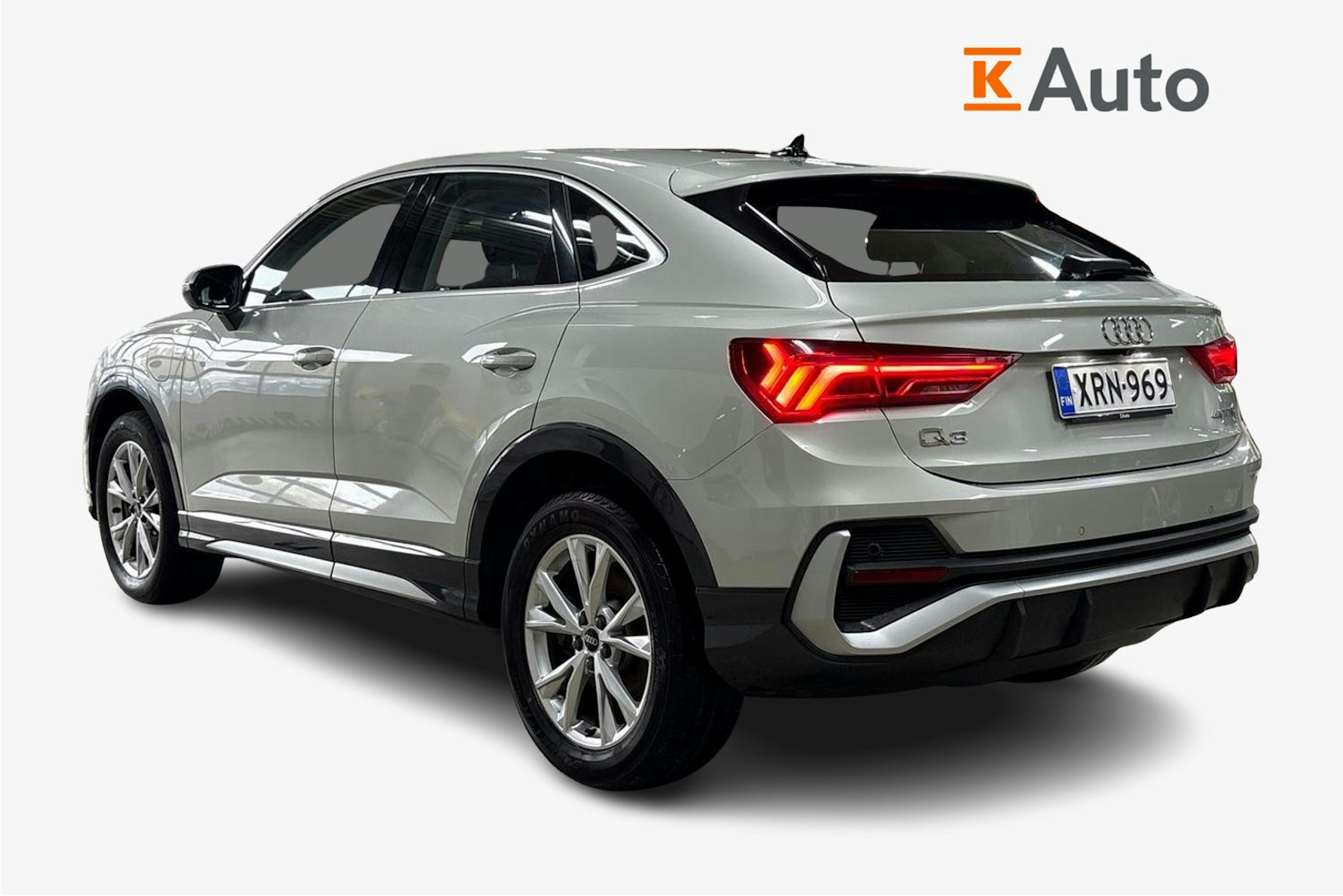 Harmaa Audi Q3 2022 kuva 2.