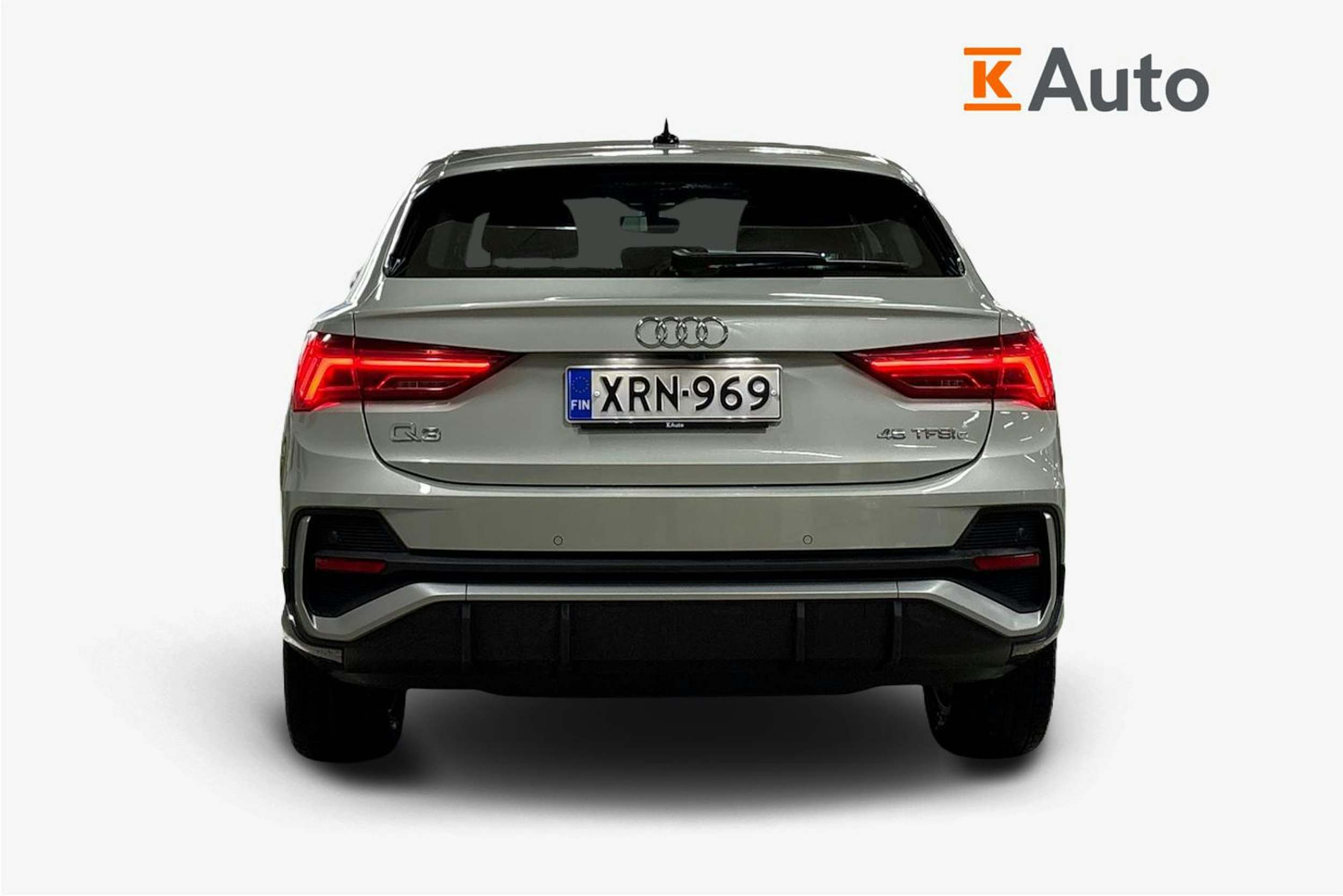 Harmaa Audi Q3 2022 kuva 3.