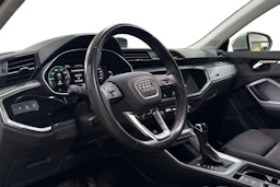Harmaa Audi Q3 2022 kuva 7.