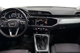 Harmaa Audi Q3 2022 kuva 9.