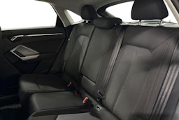 Harmaa Audi Q3 2022 kuva 10.