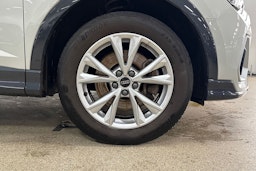 Harmaa Audi Q3 2022 kuva 11.