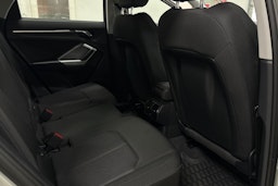 Harmaa Audi Q3 2022 kuva 14.