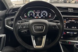 Harmaa Audi Q3 2022 kuva 15.