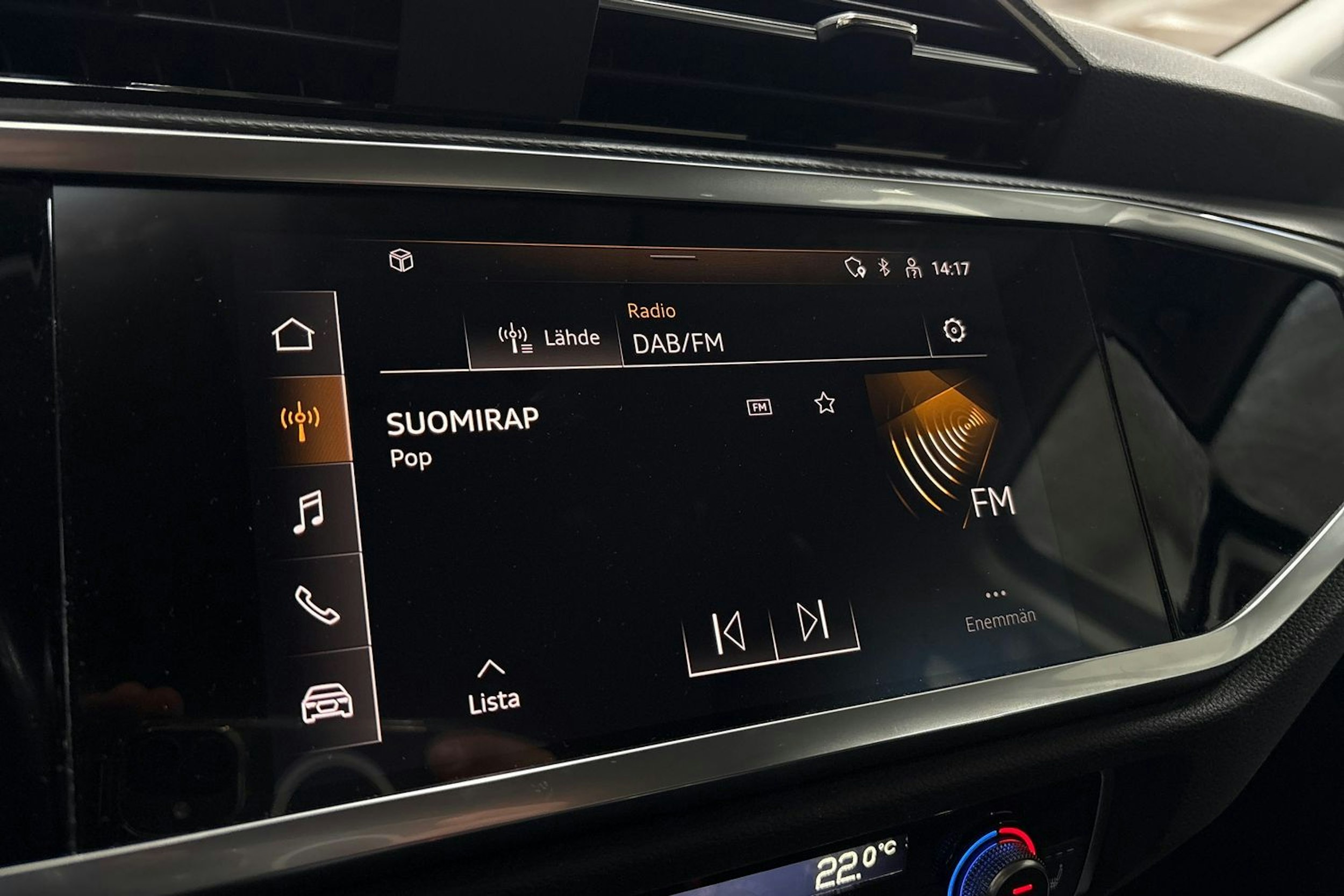 Harmaa Audi Q3 2022 kuva 19.