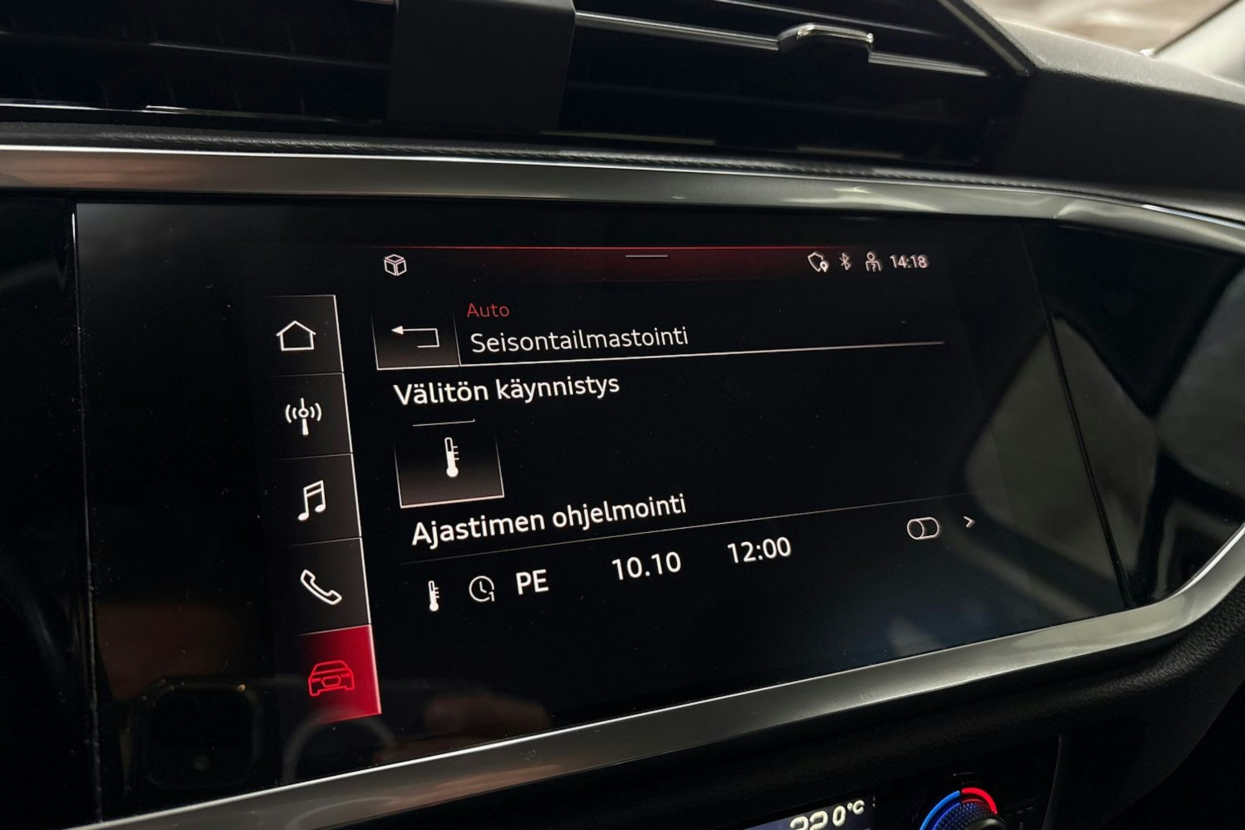 Harmaa Audi Q3 2022 kuva 20.