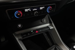 Harmaa Audi Q3 2022 kuva 25.