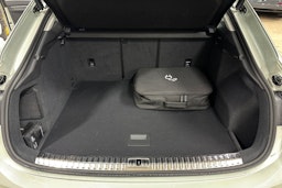 Harmaa Audi Q3 2022 kuva 30.