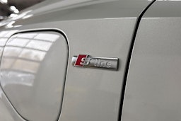 Harmaa Audi Q3 2022 kuva 34.