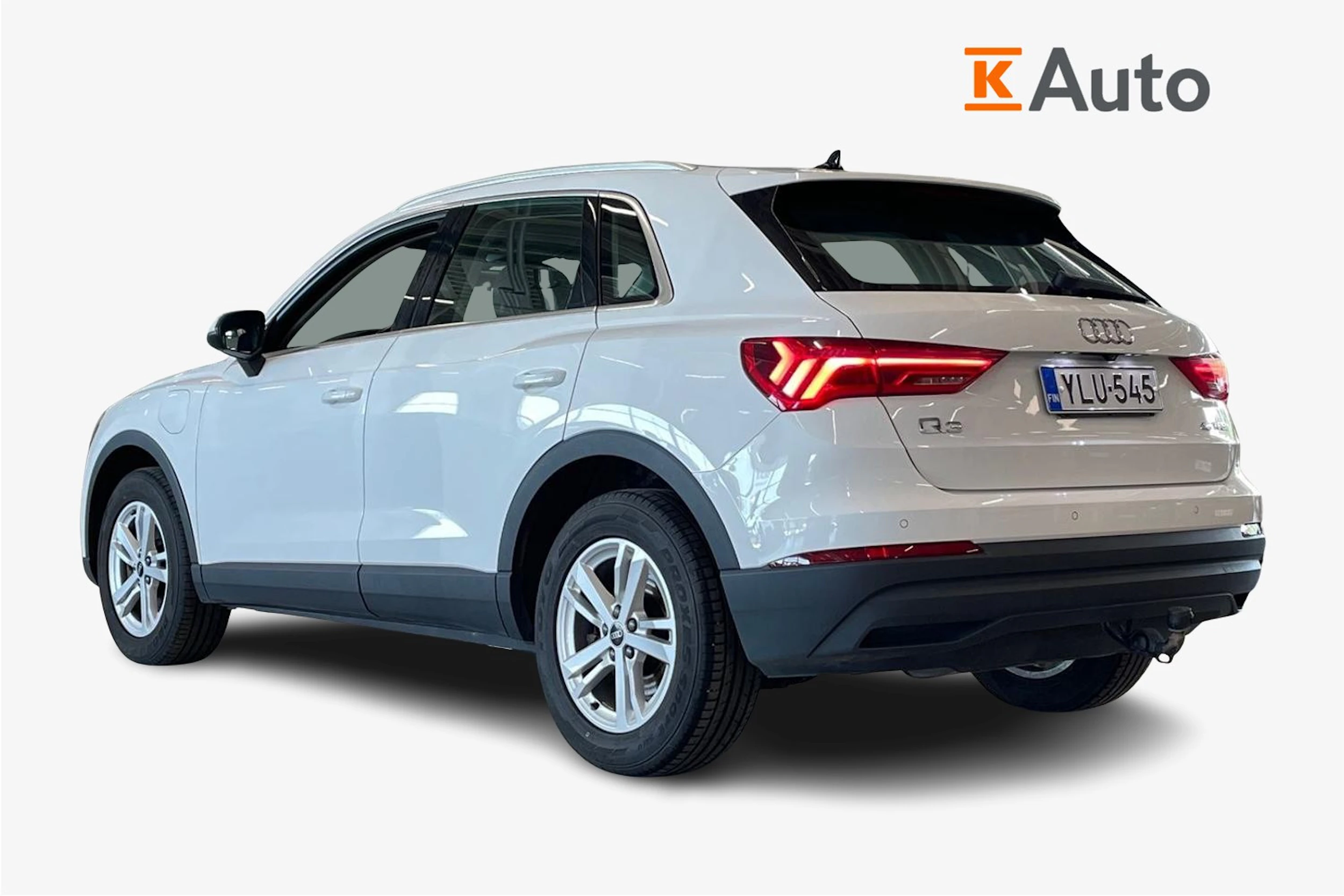 valkoinen Audi Q3 2022 kuva 3.