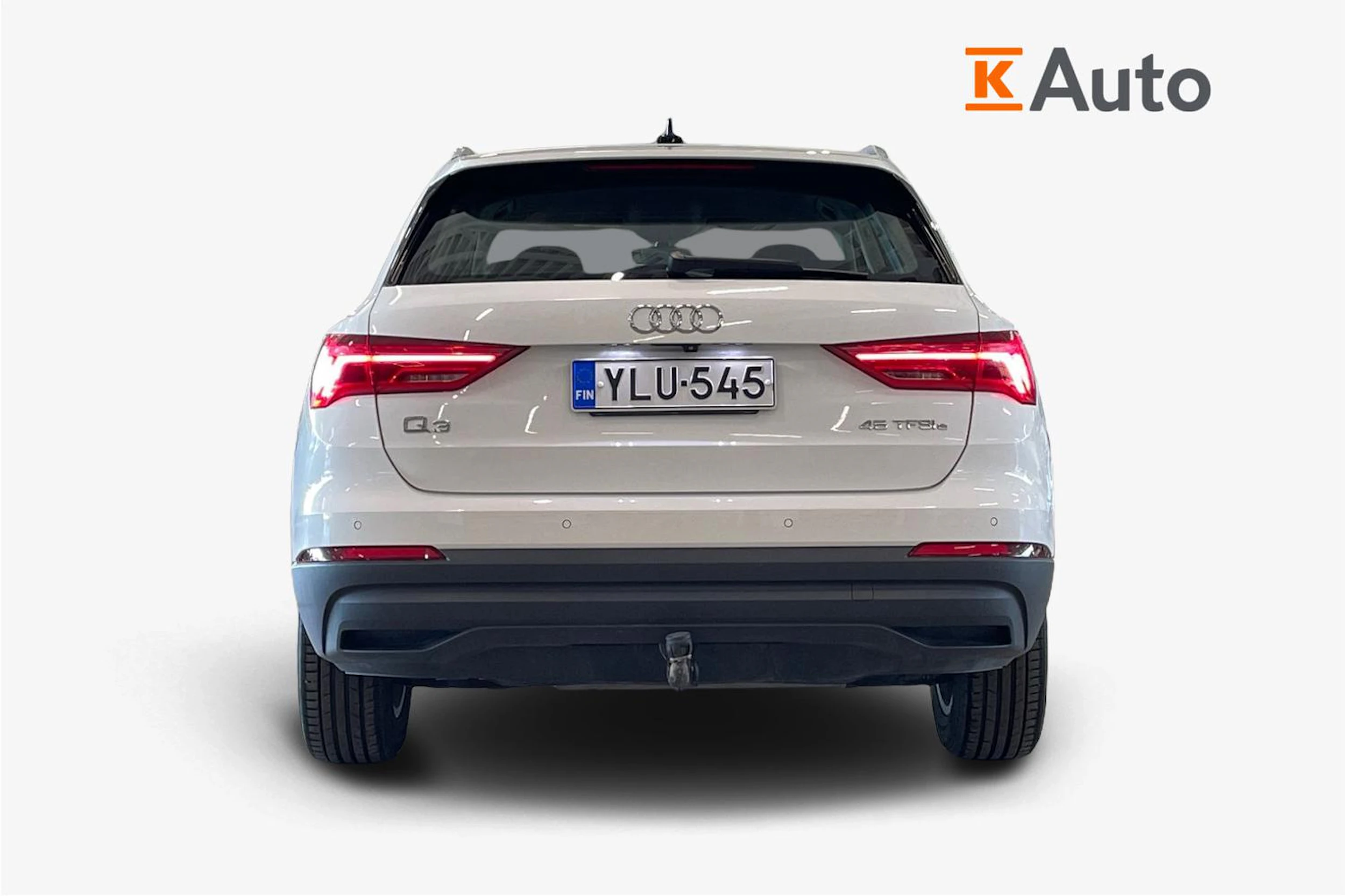 valkoinen Audi Q3 2022 kuva 4.