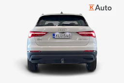 valkoinen Audi Q3 2022 kuva 4.