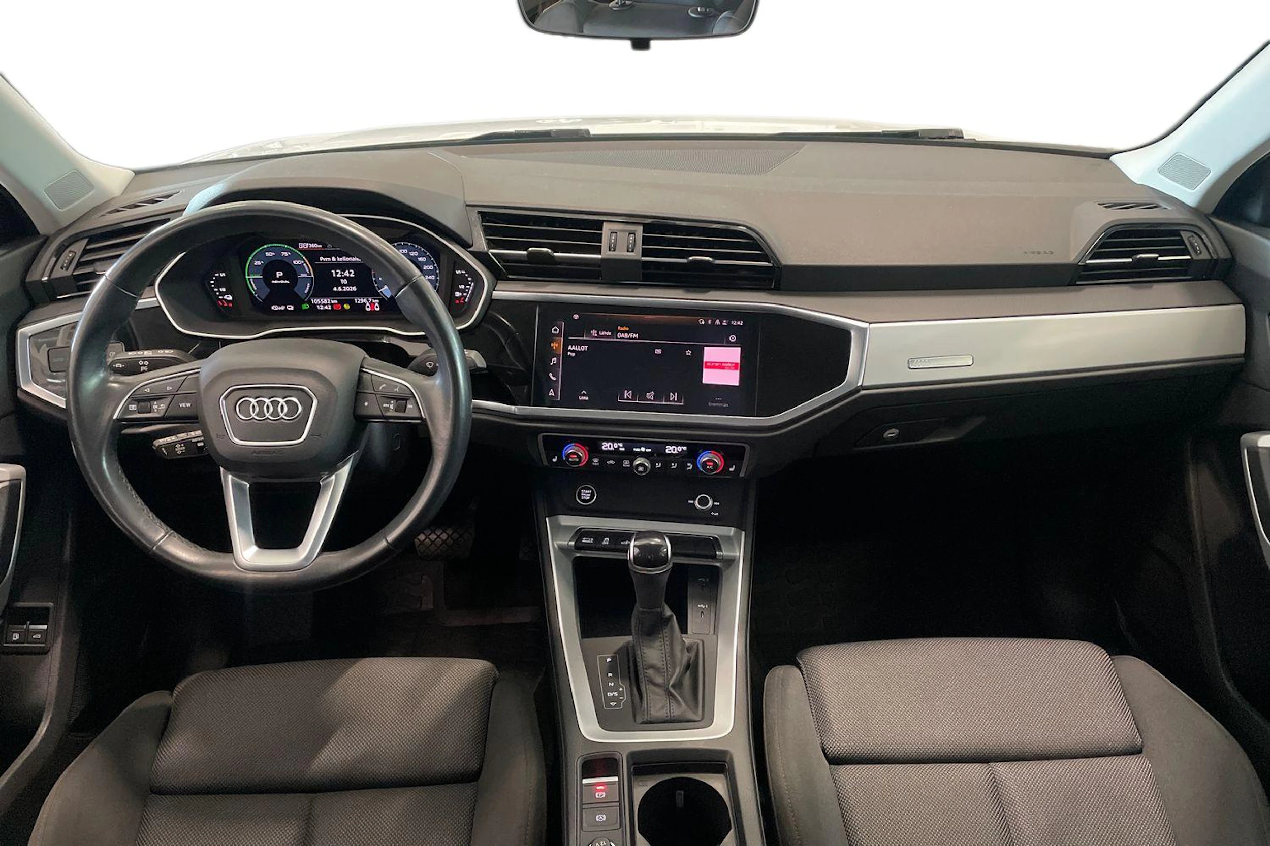 valkoinen Audi Q3 2022 kuva 9.