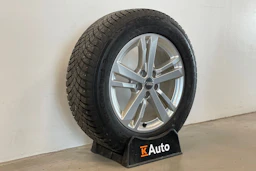 valkoinen Audi Q3 2022 kuva 13.