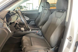 valkoinen Audi Q3 2022 kuva 15.
