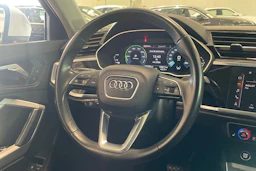 valkoinen Audi Q3 2022 kuva 16.