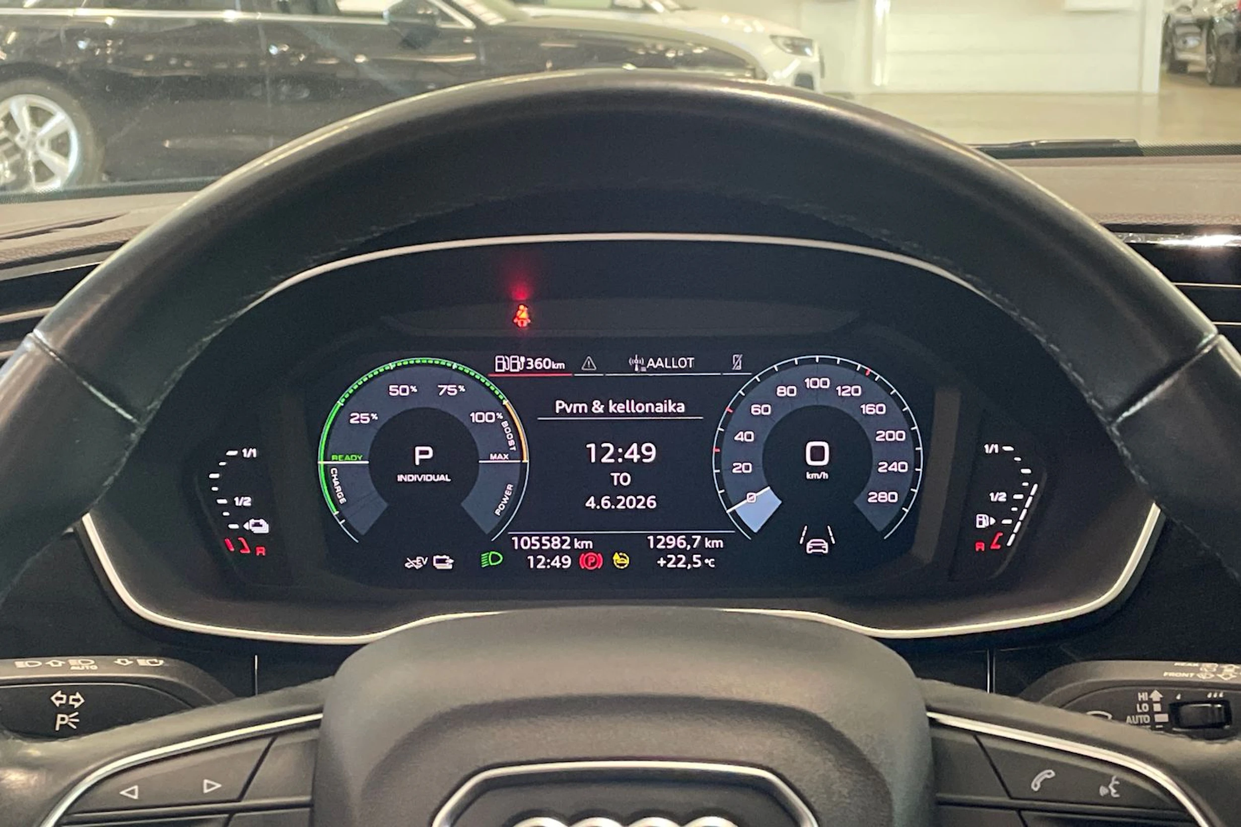 valkoinen Audi Q3 2022 kuva 17.