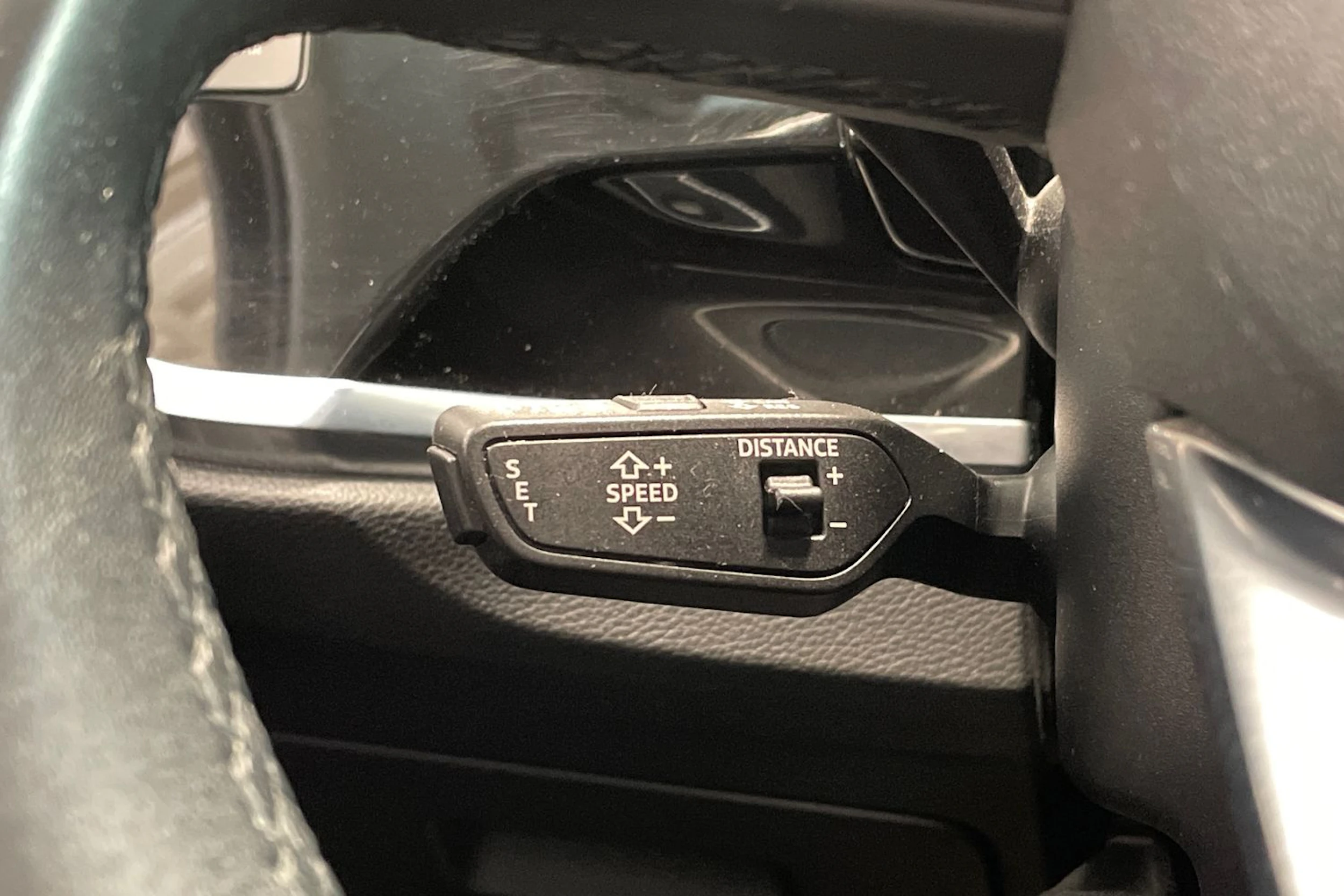 valkoinen Audi Q3 2022 kuva 20.