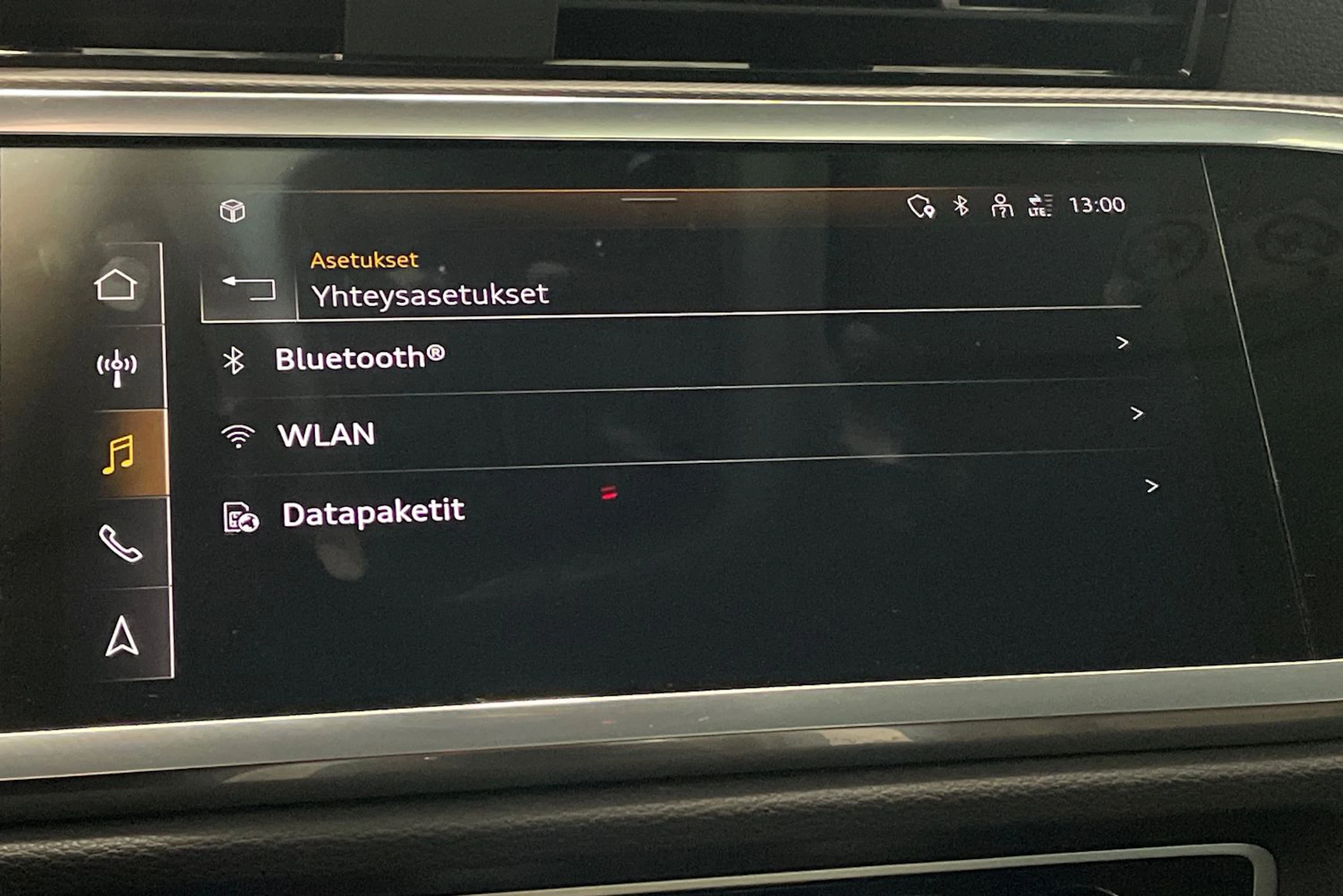 valkoinen Audi Q3 2022 kuva 22.