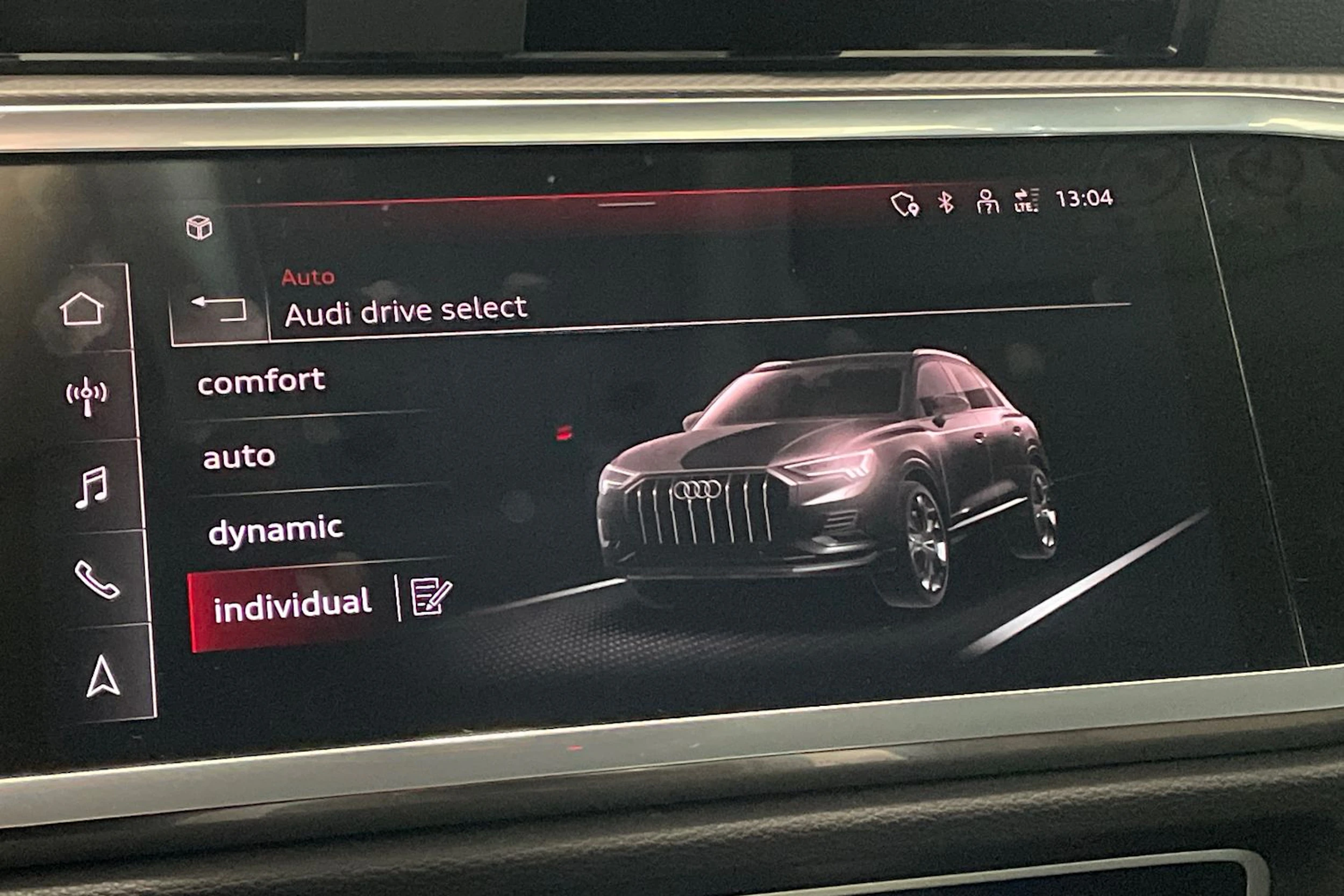 valkoinen Audi Q3 2022 kuva 24.