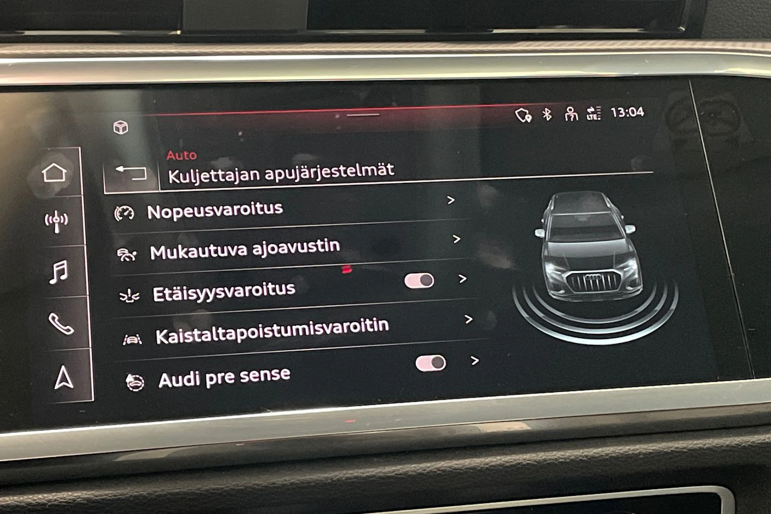 valkoinen Audi Q3 2022 kuva 25.