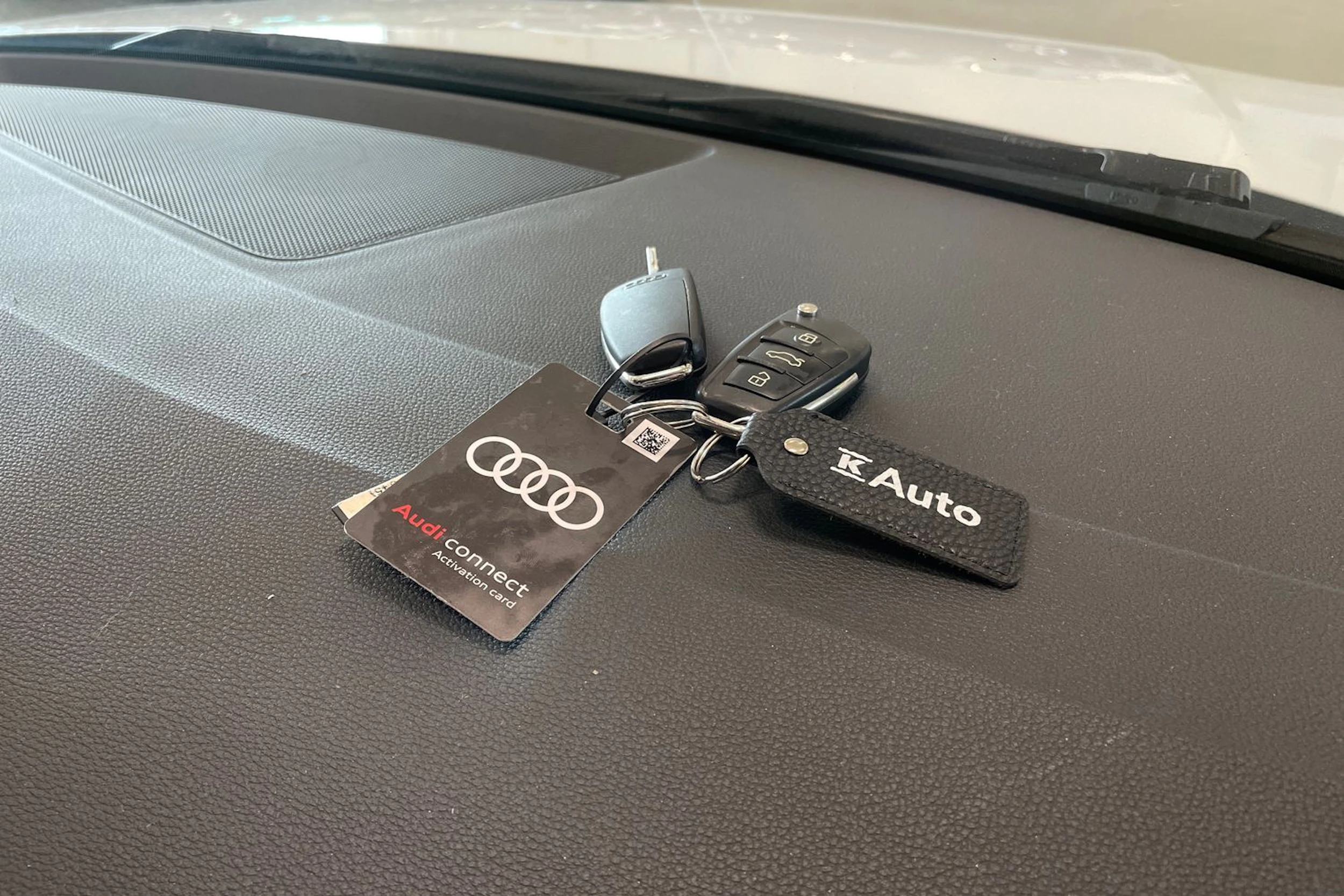 valkoinen Audi Q3 2022 kuva 36.