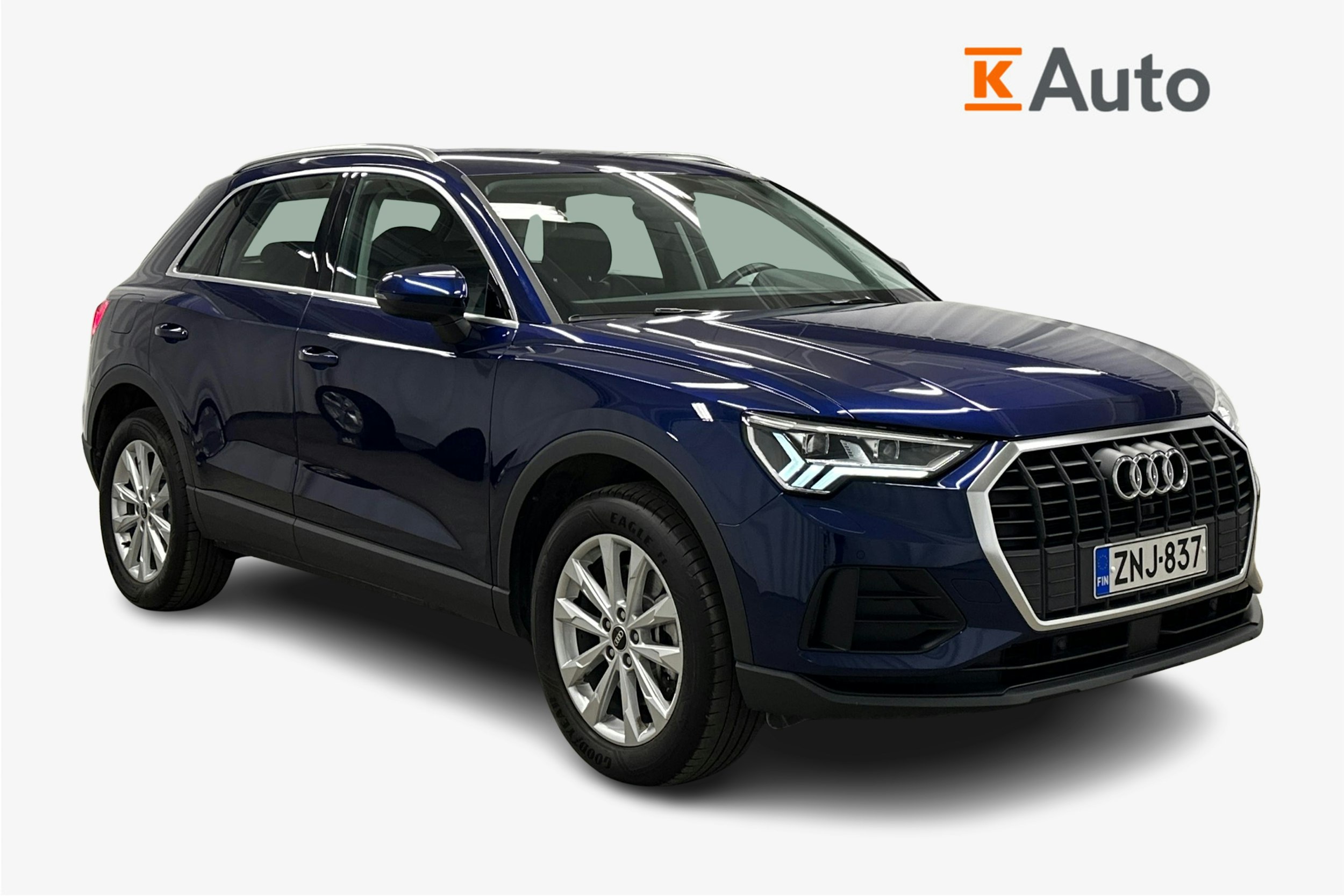 sininen Audi Q3 2022 kuva 1.