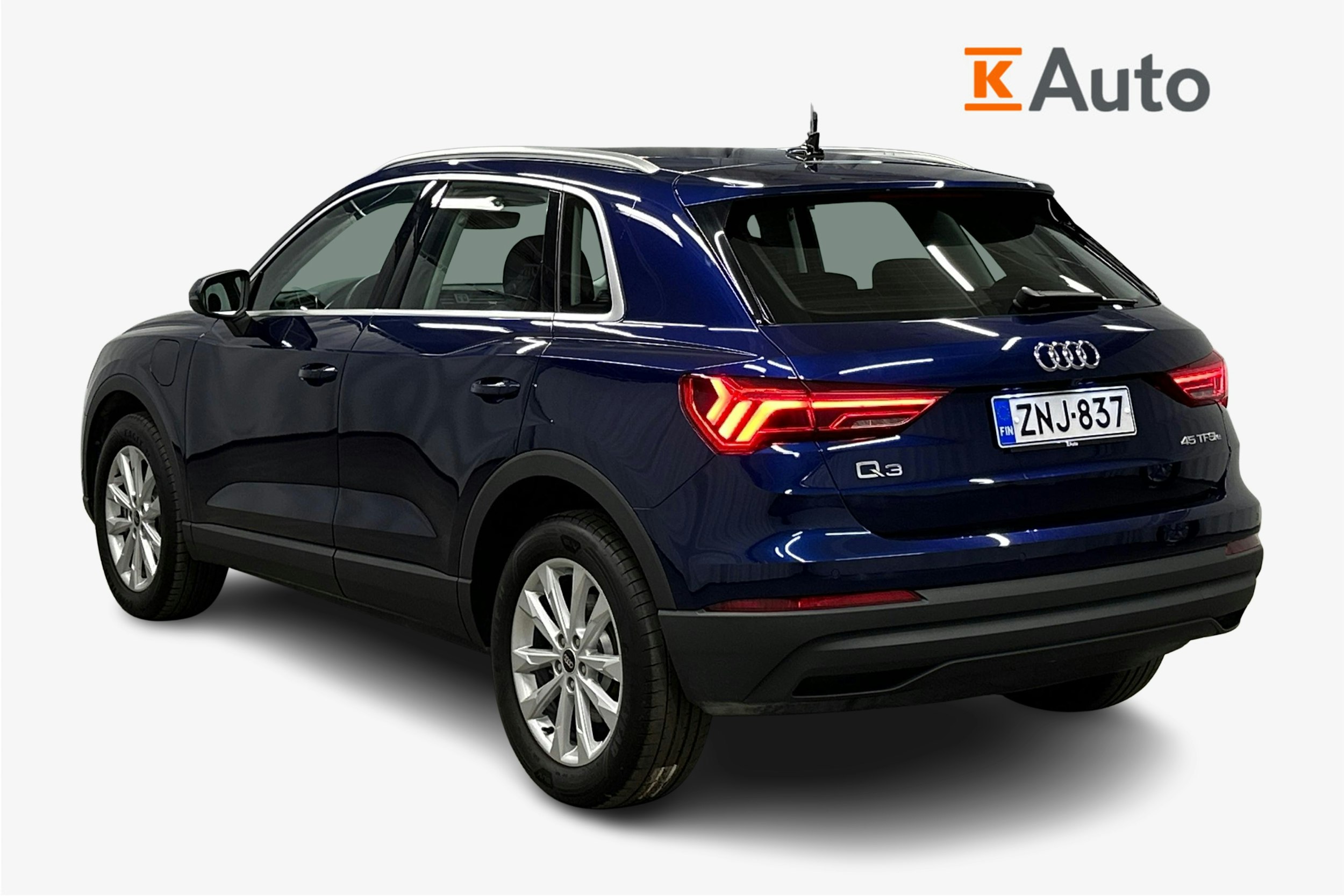 sininen Audi Q3 2022 kuva 2.