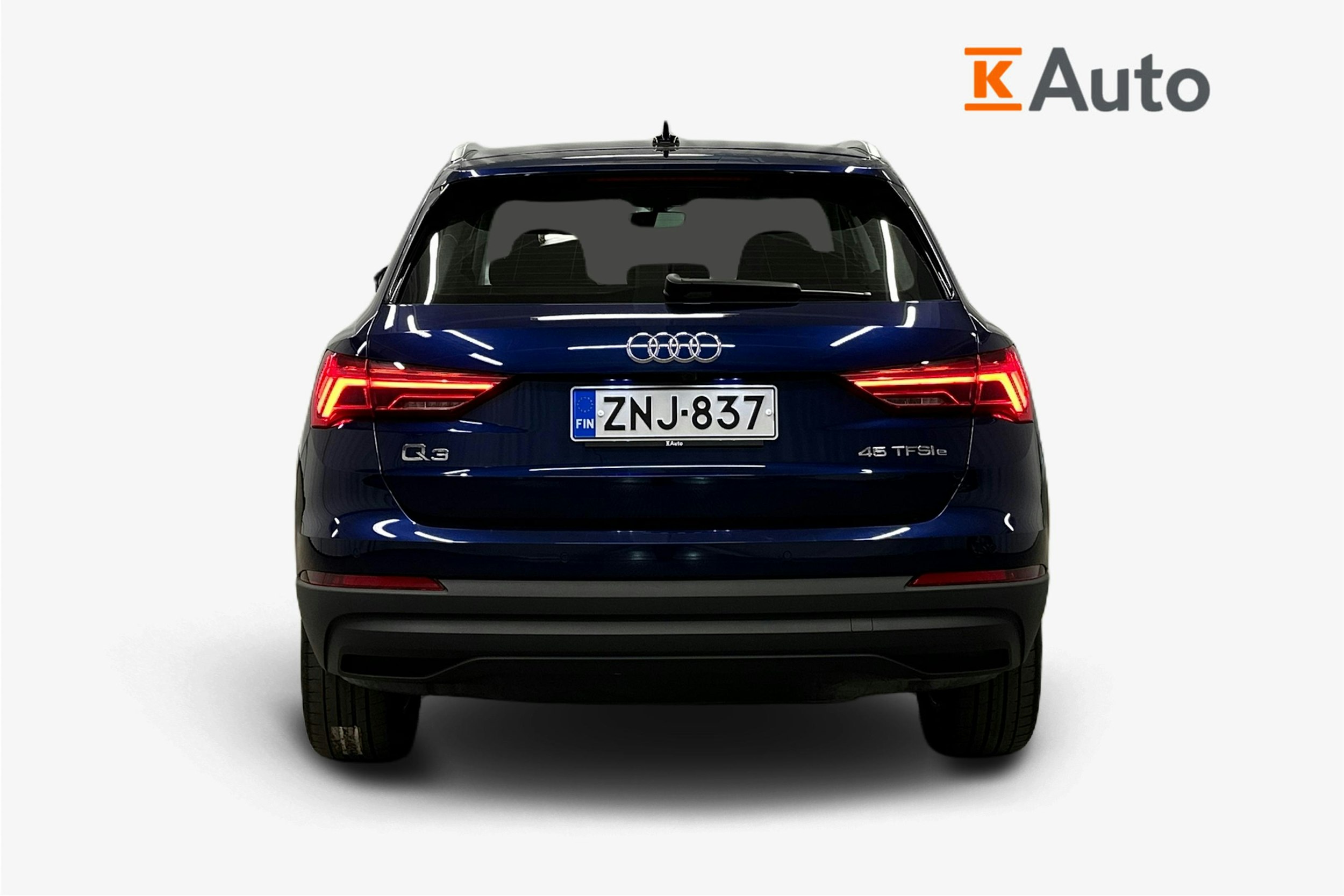 sininen Audi Q3 2022 kuva 3.