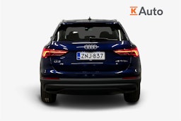 sininen Audi Q3 2022 kuva 3.
