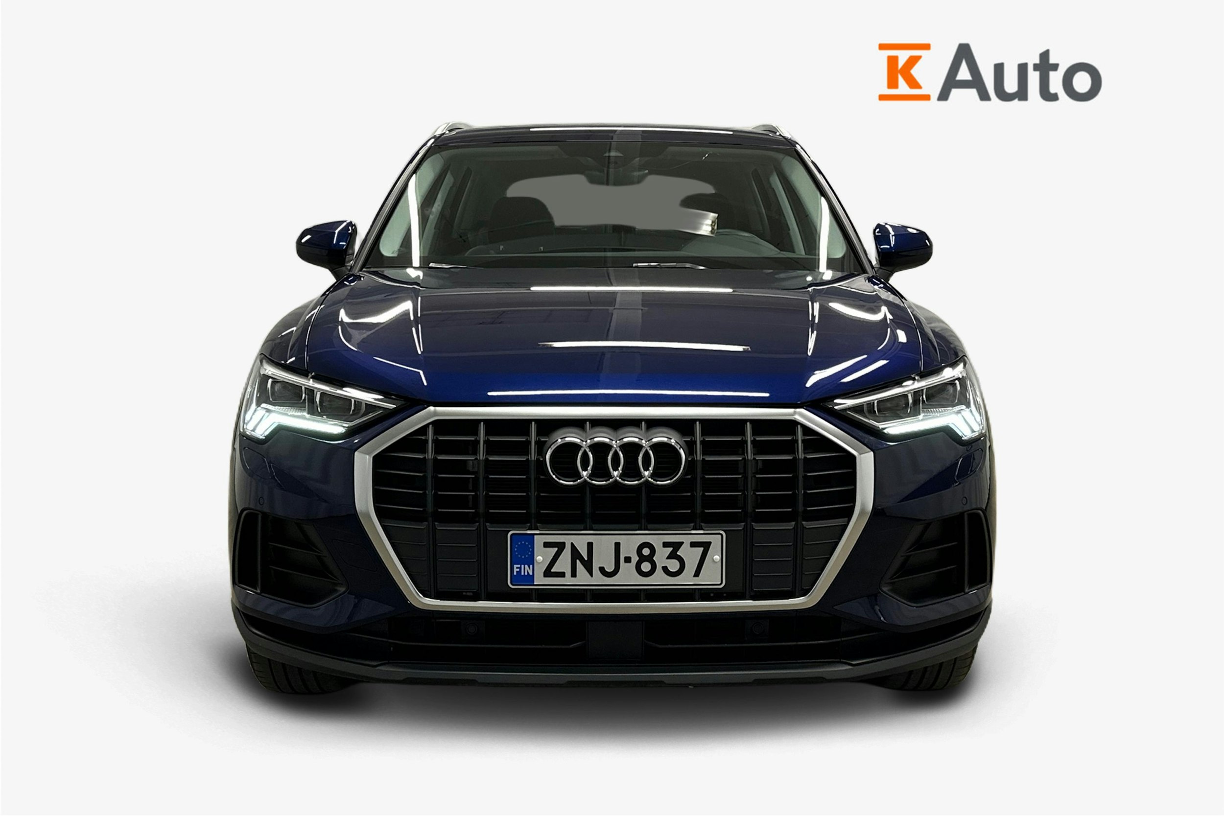 sininen Audi Q3 2022 kuva 5.