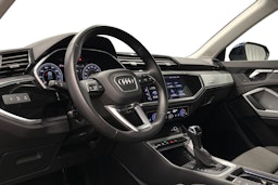 sininen Audi Q3 2022 kuva 7.