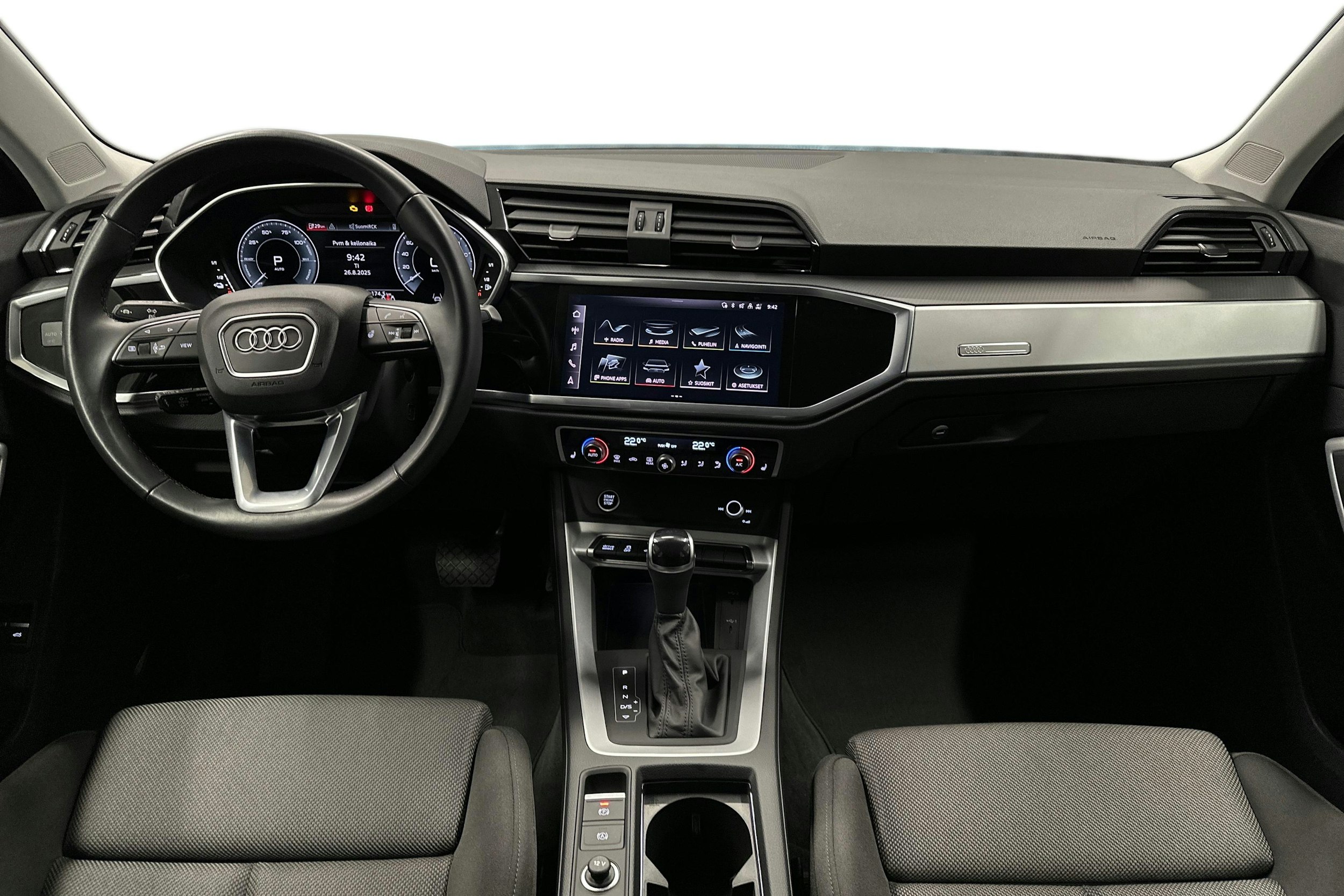 sininen Audi Q3 2022 kuva 9.