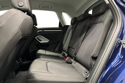 sininen Audi Q3 2022 kuva 10.
