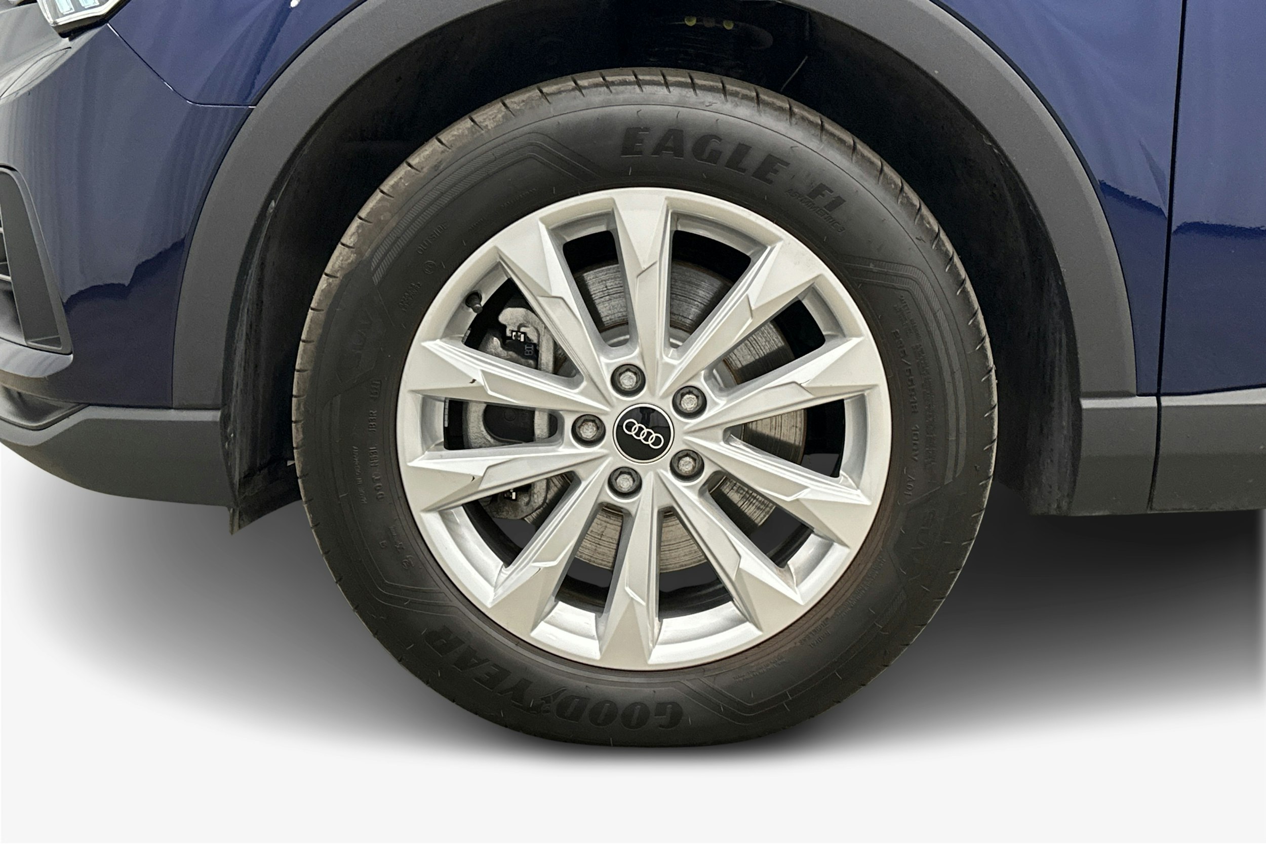 sininen Audi Q3 2022 kuva 11.