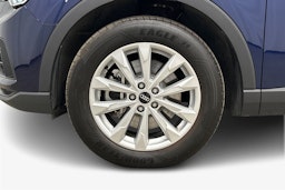 sininen Audi Q3 2022 kuva 11.