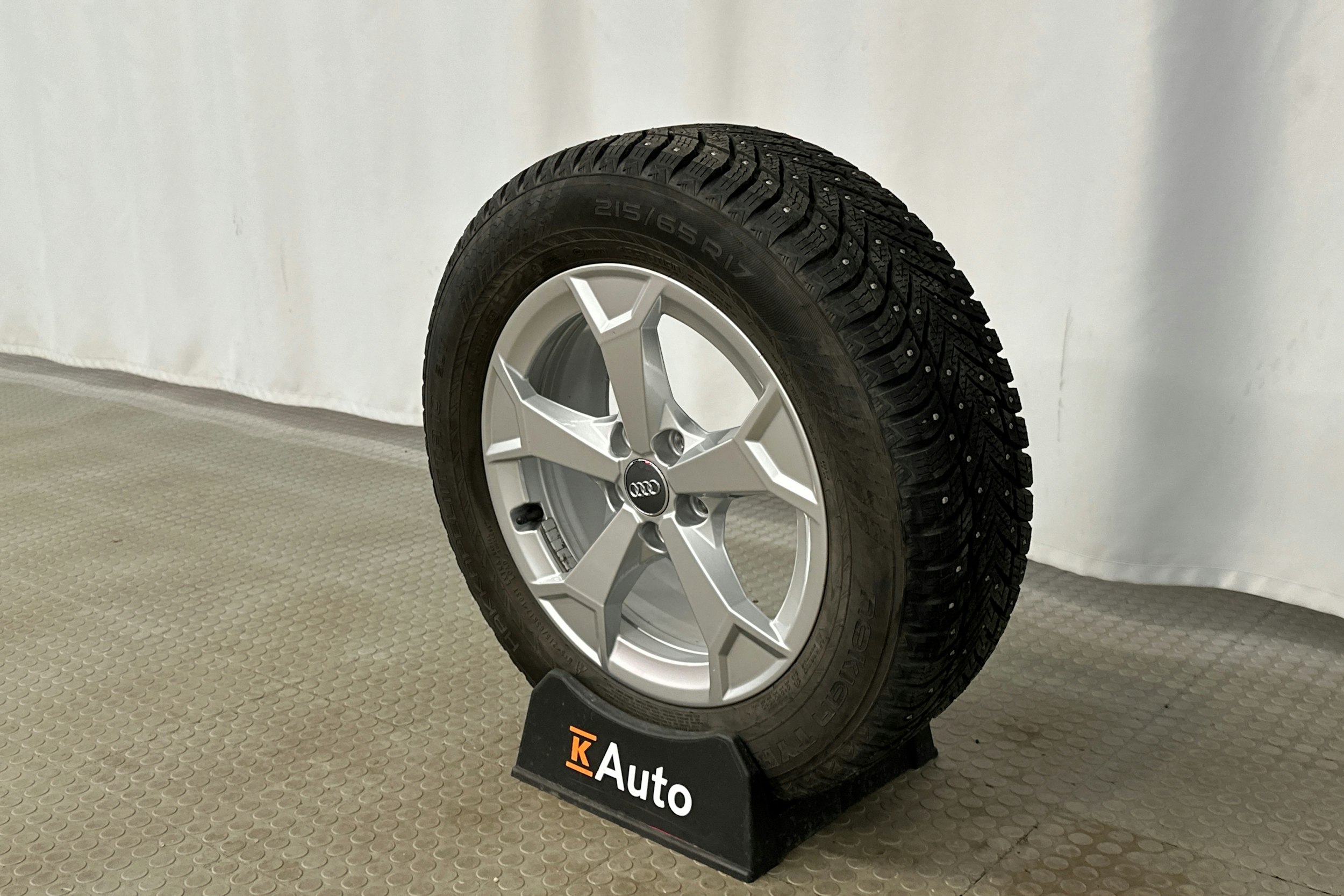 sininen Audi Q3 2022 kuva 13.