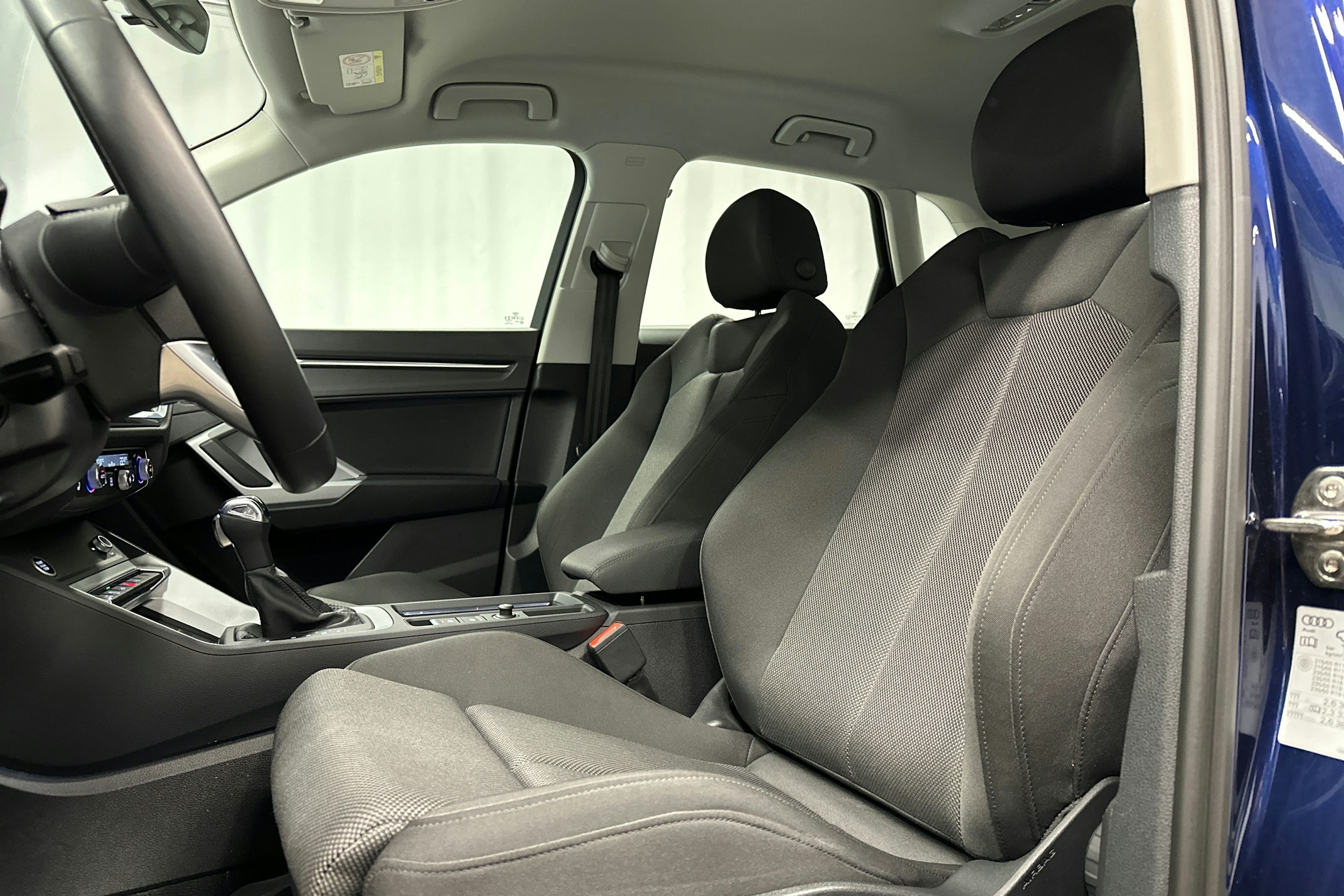sininen Audi Q3 2022 kuva 16.