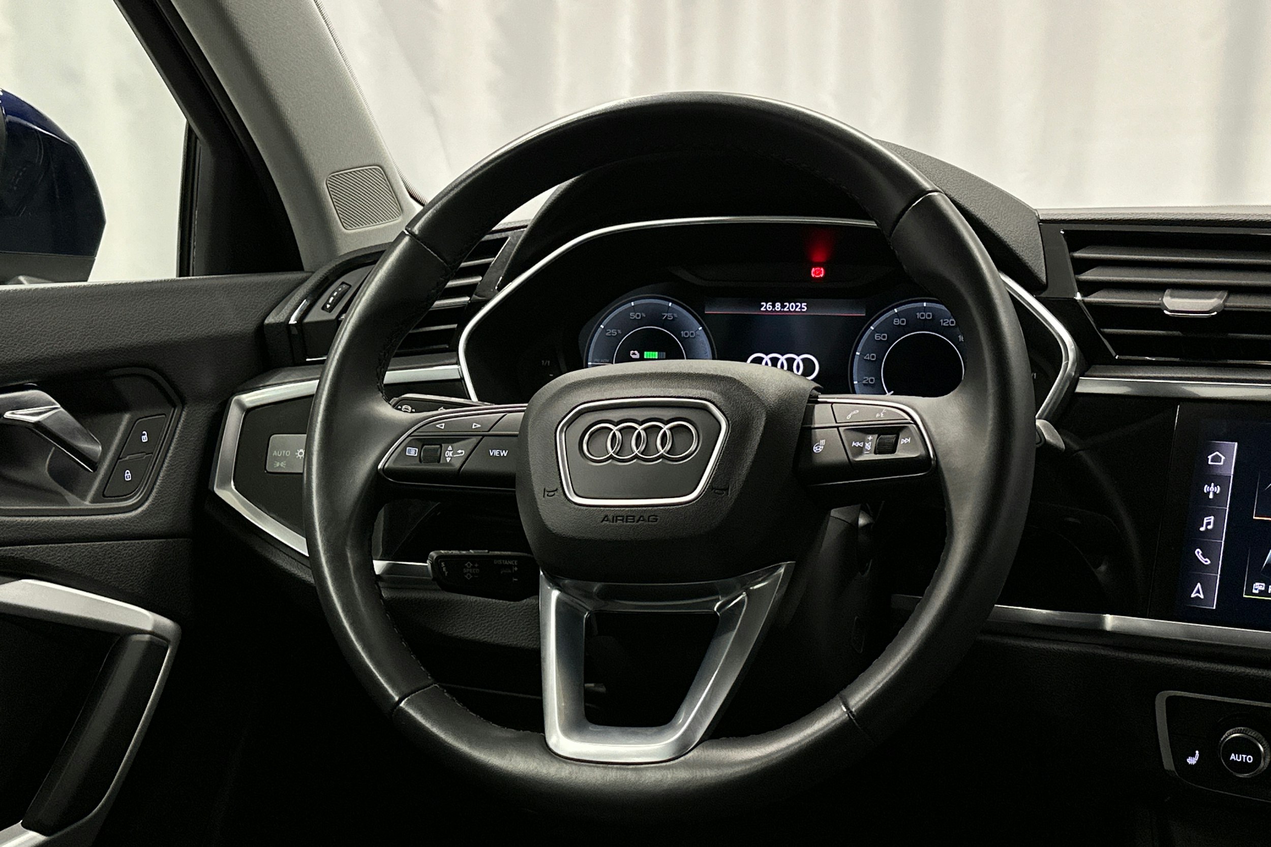 sininen Audi Q3 2022 kuva 17.