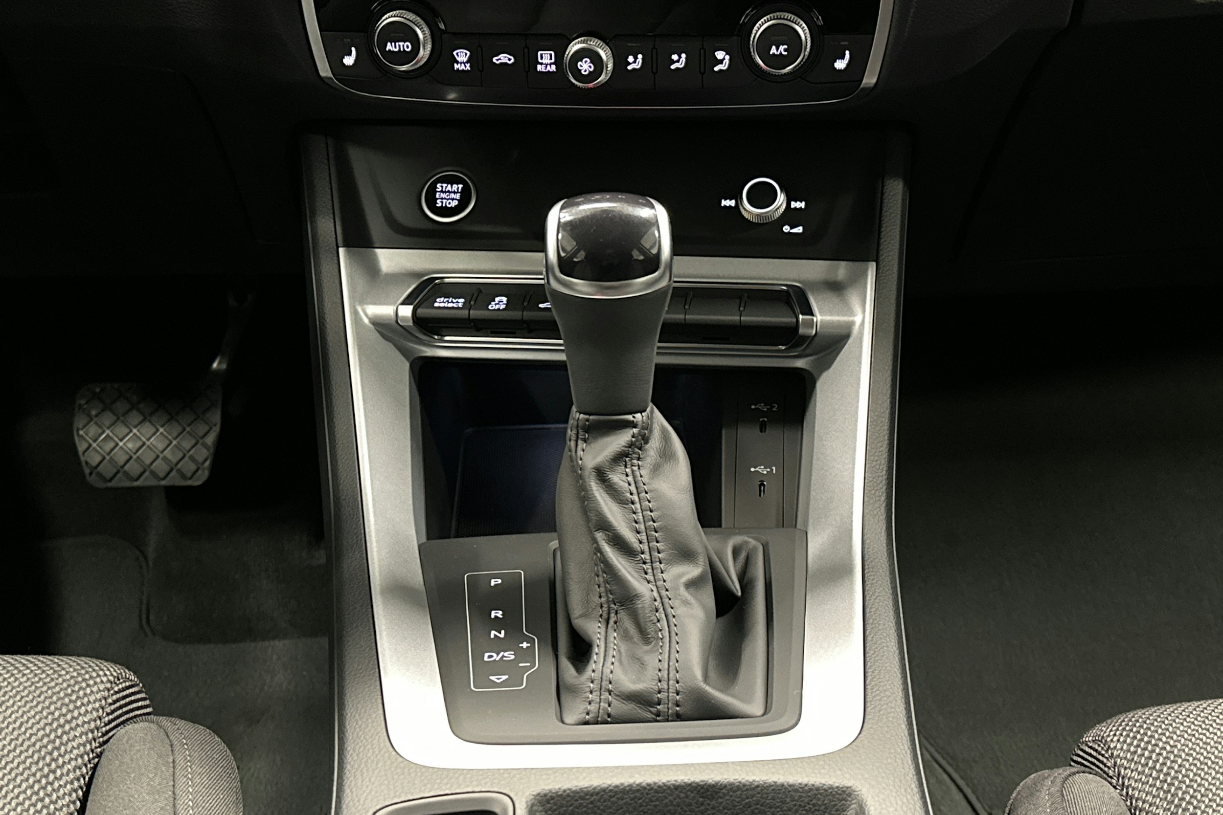 sininen Audi Q3 2022 kuva 18.