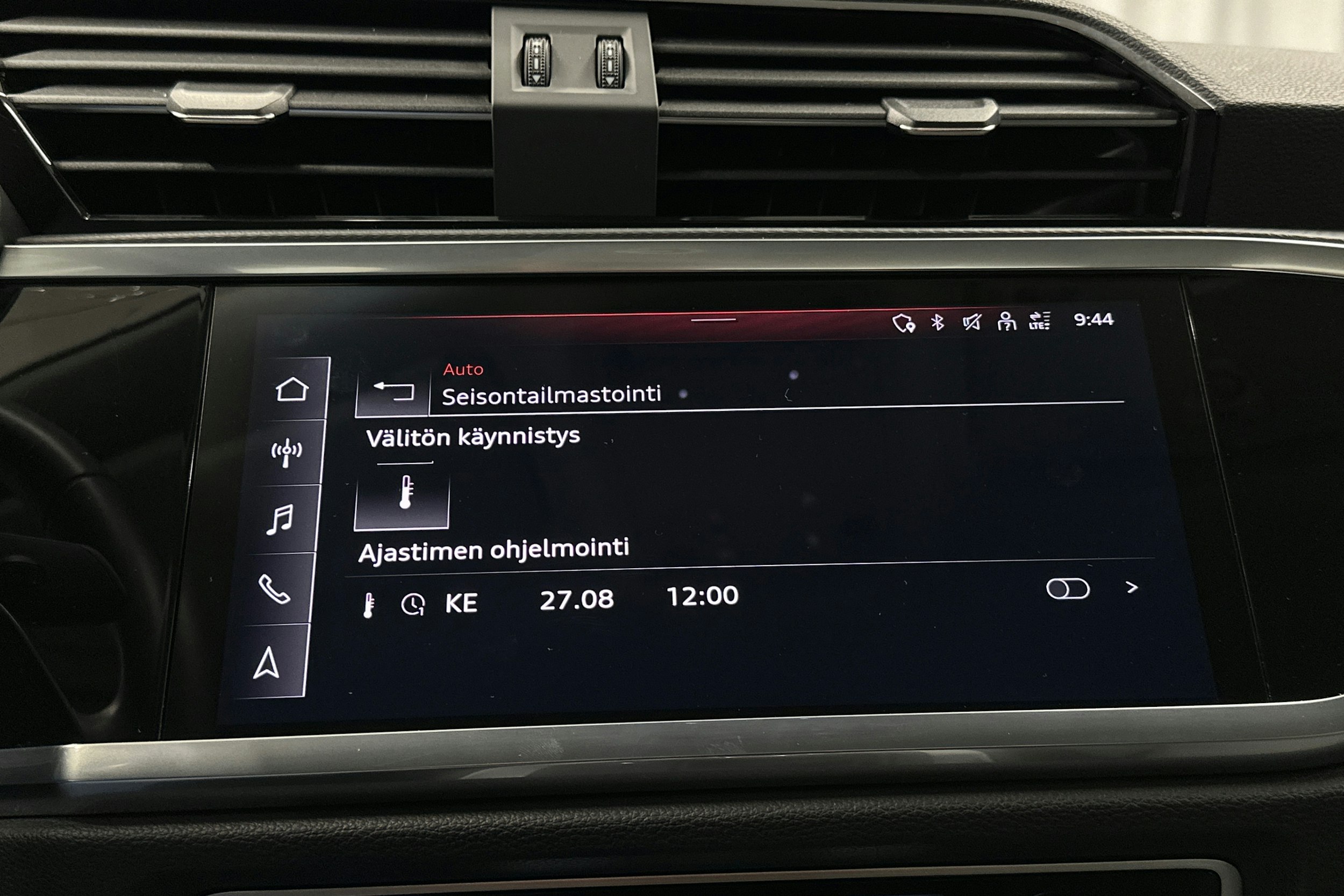sininen Audi Q3 2022 kuva 27.