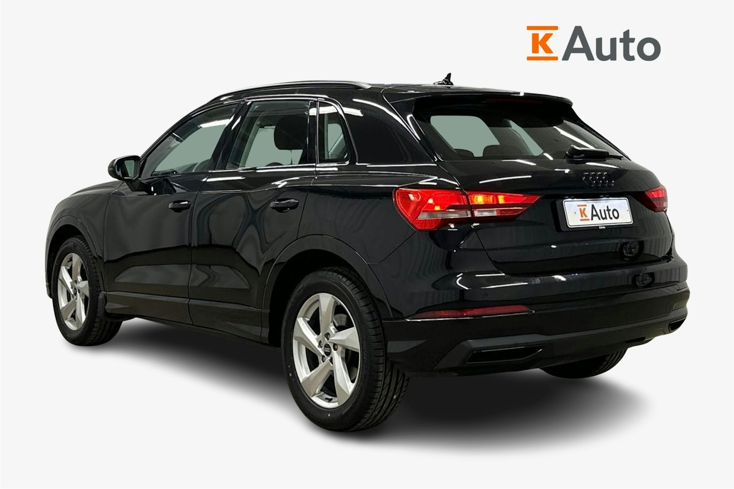 musta Audi Q3 2023 kuva 2.