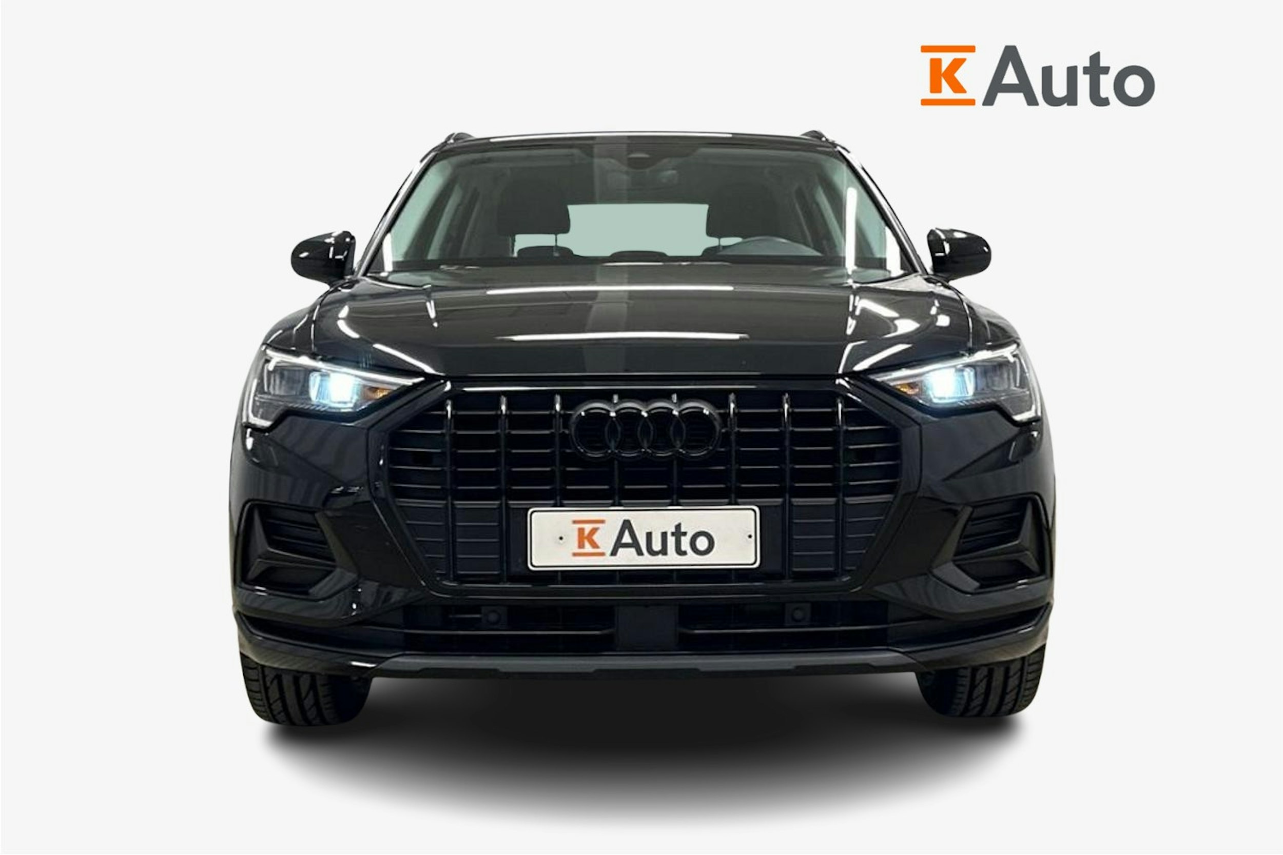 musta Audi Q3 2023 kuva 4.
