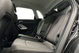 musta Audi Q3 2023 kuva 8.