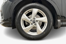 musta Audi Q3 2023 kuva 9.