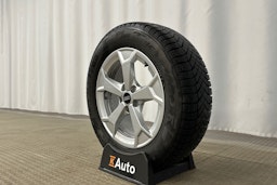 musta Audi Q3 2023 kuva 10.