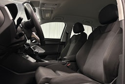 musta Audi Q3 2023 kuva 12.
