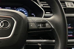 musta Audi Q3 2023 kuva 14.