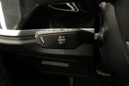 musta Audi Q3 2023 kuva 15.
