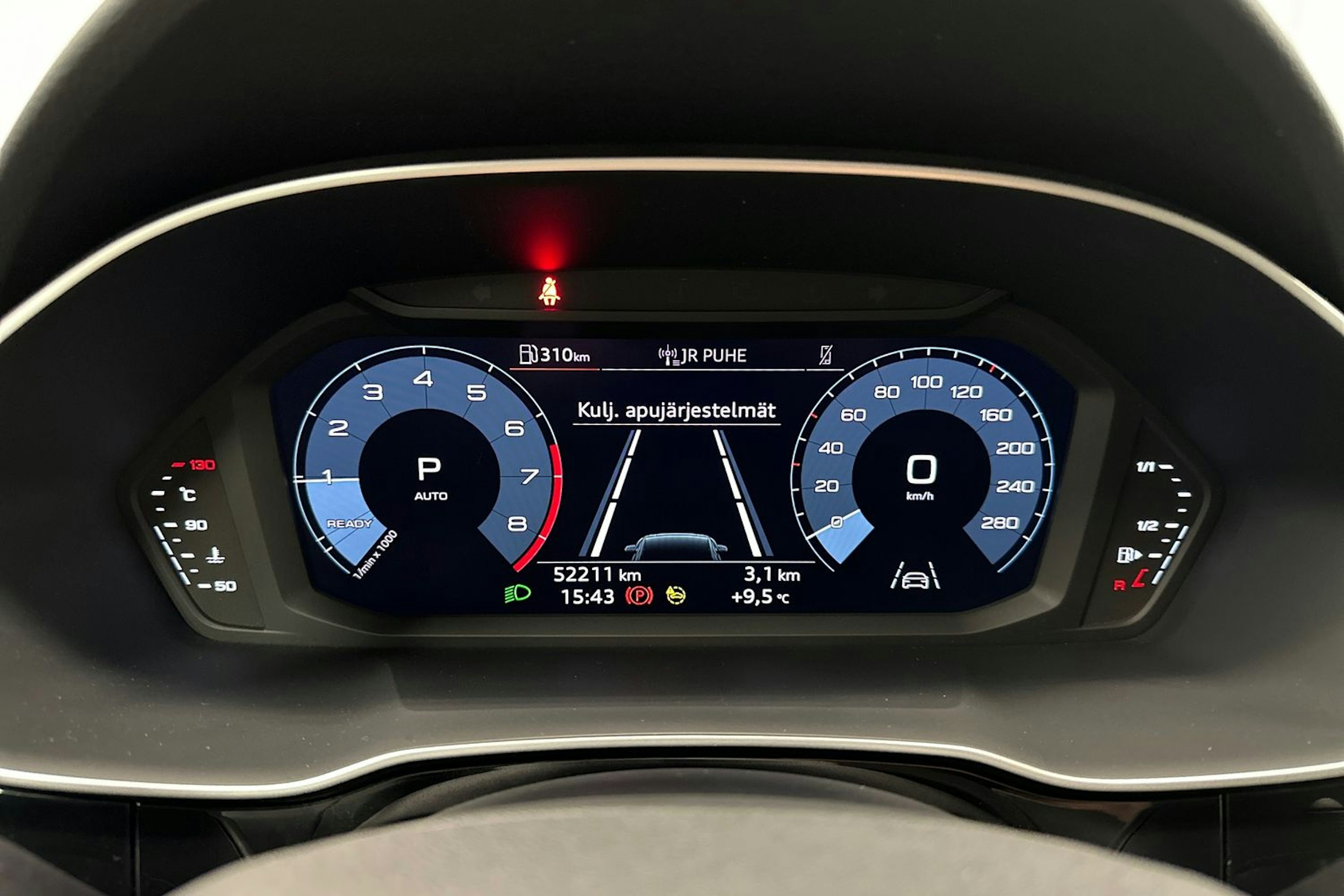 musta Audi Q3 2023 kuva 16.